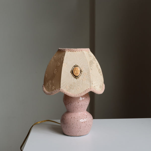 Cameo lamp